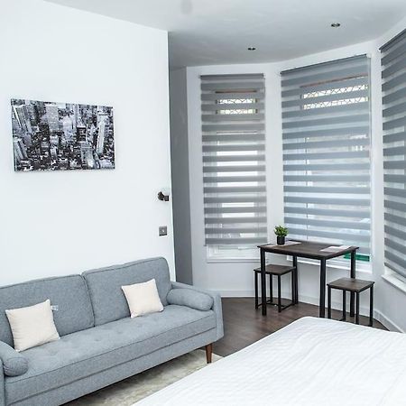 Aylesbury Apartment 1 With Free Parking 외부 사진
