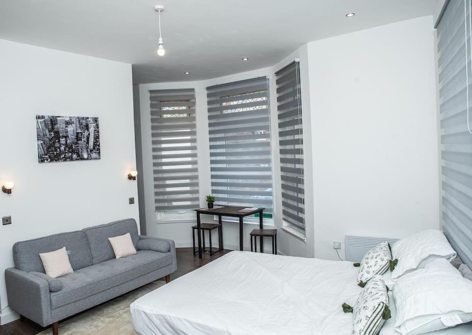 Aylesbury Apartment 1 With Free Parking 외부 사진