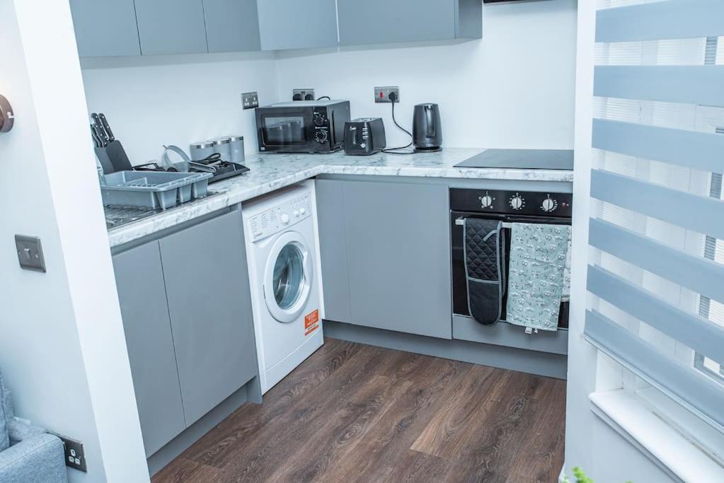 Aylesbury Apartment 1 With Free Parking 외부 사진