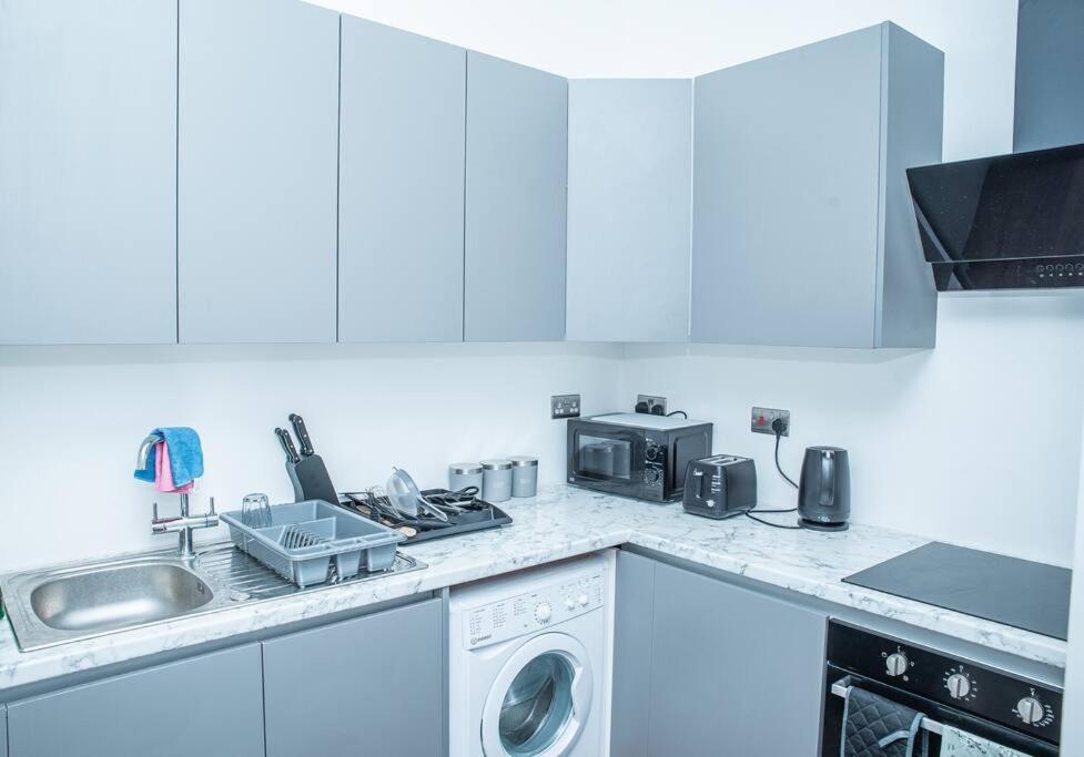 Aylesbury Apartment 1 With Free Parking 외부 사진