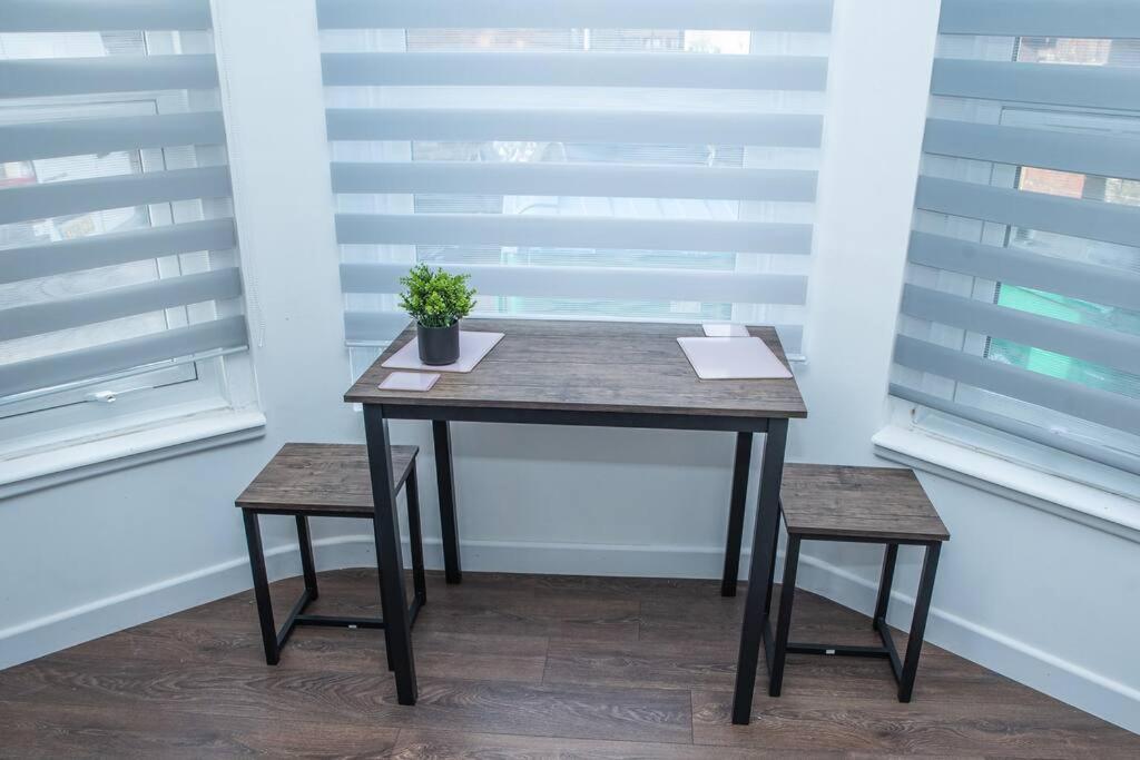 Aylesbury Apartment 1 With Free Parking 외부 사진