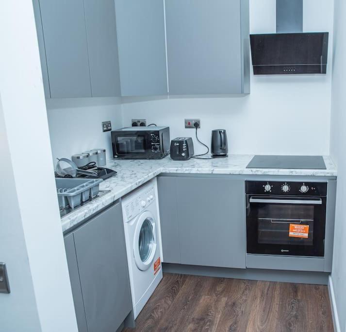 Aylesbury Apartment 1 With Free Parking 외부 사진