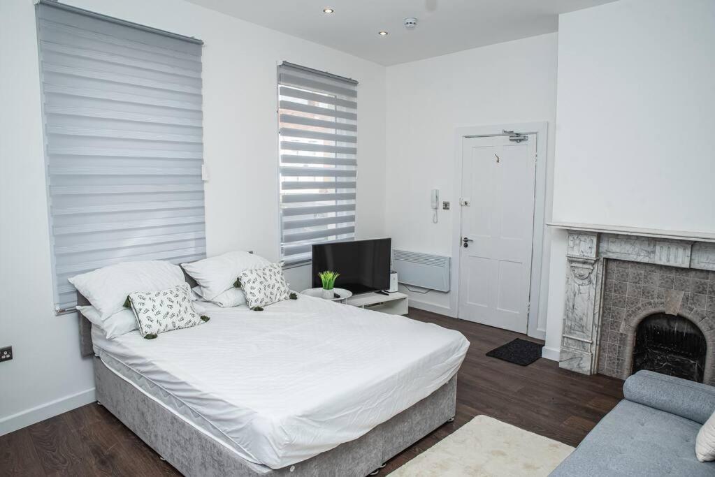 Aylesbury Apartment 1 With Free Parking 외부 사진